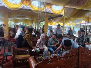 Bupati kabupaten Labuhanbatu selatan Feri simatupang S.H menghadiri pesta pernikahan H.Syawaluddin Dalimunthe