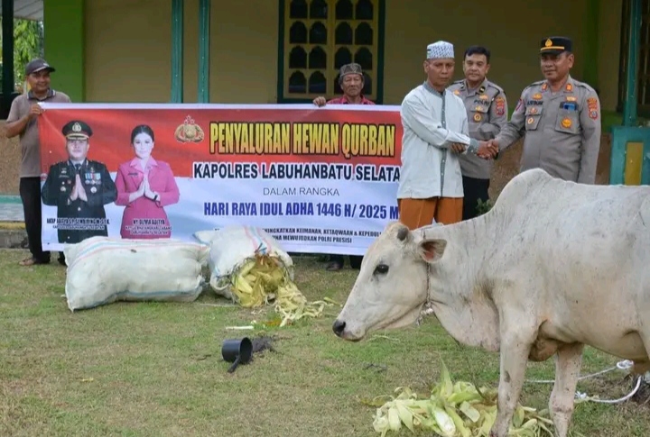 Kapolres Labuhanbatu Selatan Serahkan Hewan Kurban ke Masjid Al Musthofa Kotapinang, Bentuk Kepedulian Sosial Polri